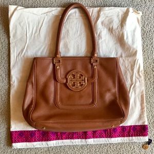 Tory Burch Amanda Shoulder Tote